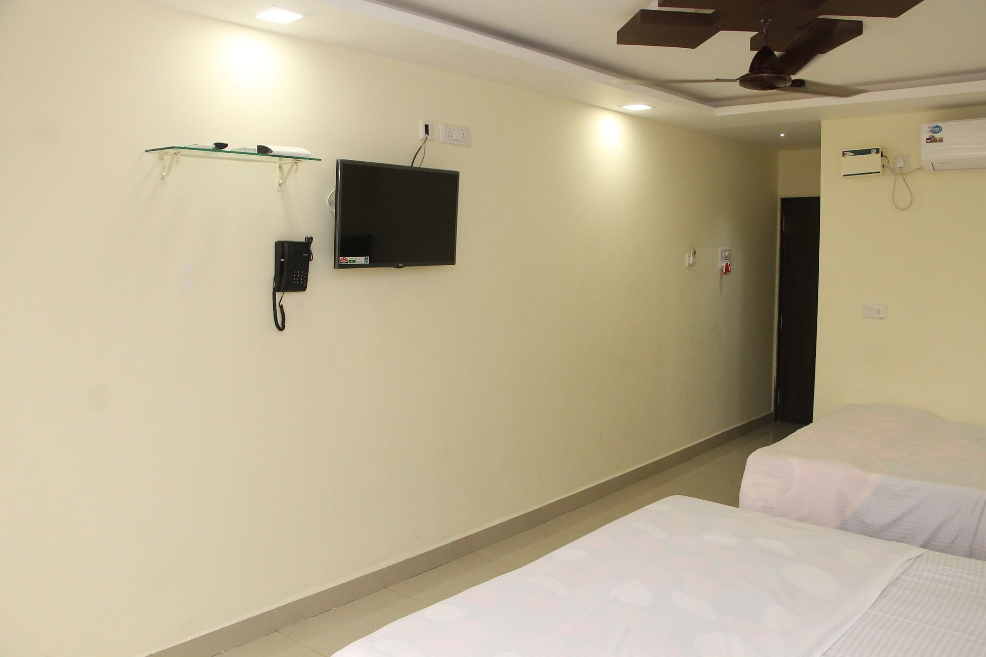 Swaraj The Goan Dream Hotel Calangute Exterior photo