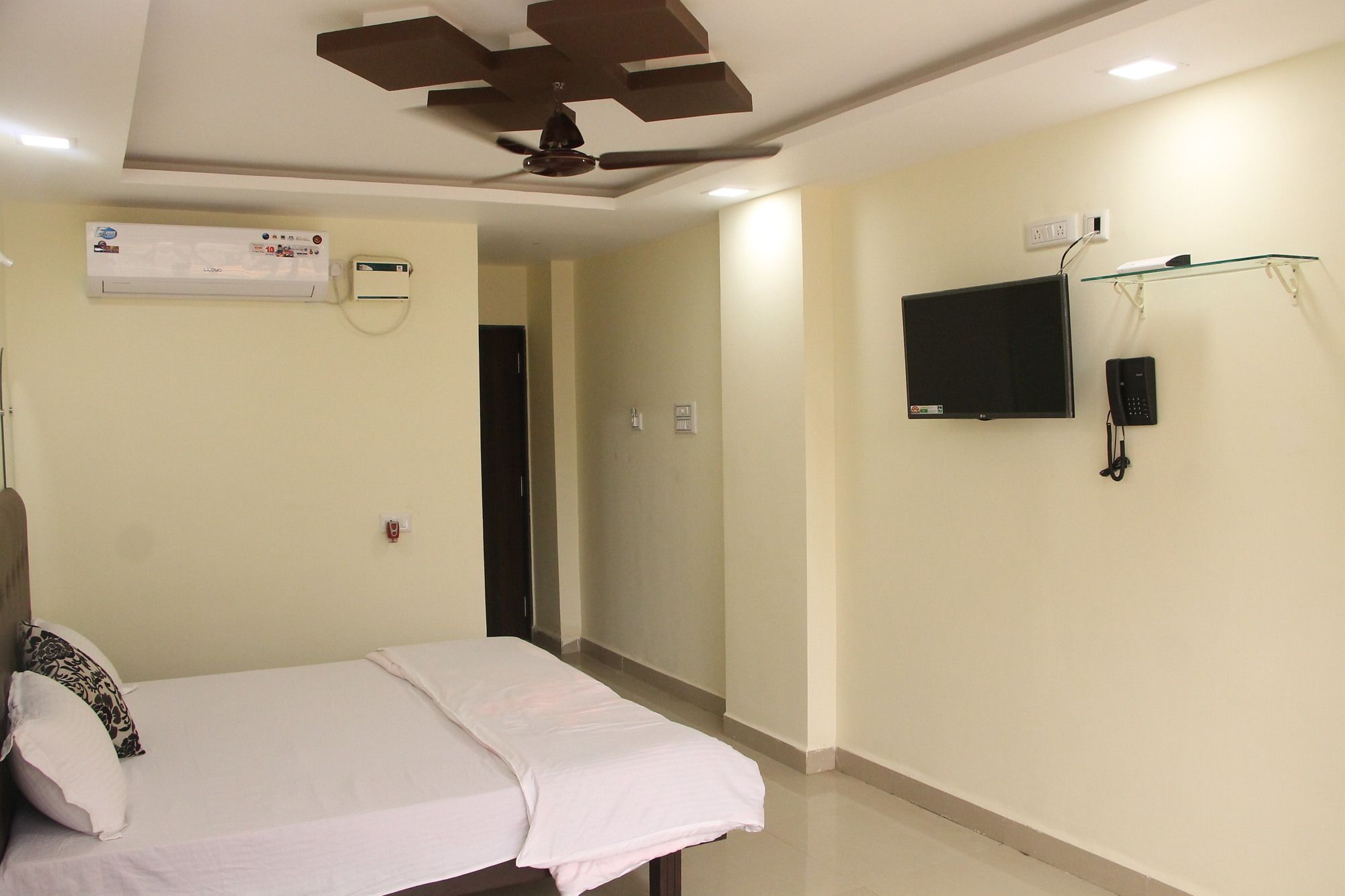 Swaraj The Goan Dream Hotel Calangute Exterior photo